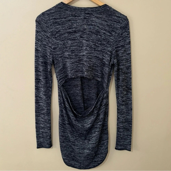 Wilfred| Aritzia| Chic Stylish Dark Grey Luma  Long Sleeve Cut Out Top Sz M - Picture 4 of 7